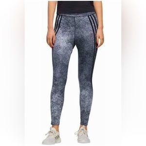 Adidas leggings spray design Size:Small